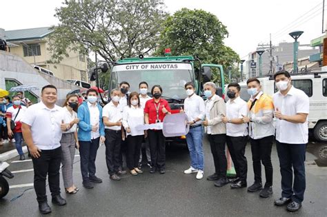 Navotas gov't awards barangays for locally made products.